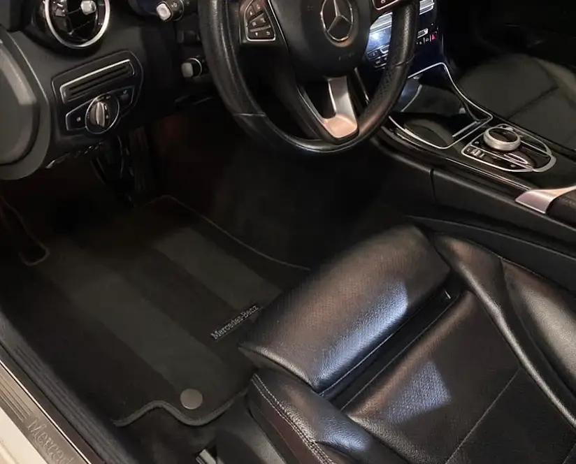 Intérieur Mercedes nettoyé — detailing intérieur à Saint-Étienne