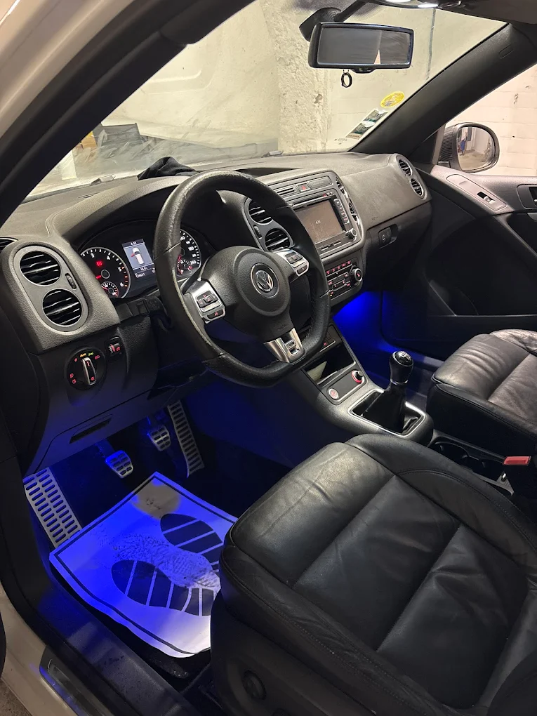 Intérieur VW Tiguan nettoyé — detailing intérieur Saint-Étienne